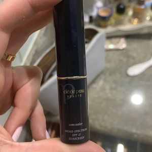 Cle De Peau Concealer